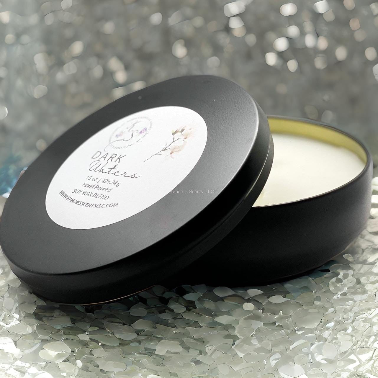 Soy wax blend candle in tin with dark musk and ozone