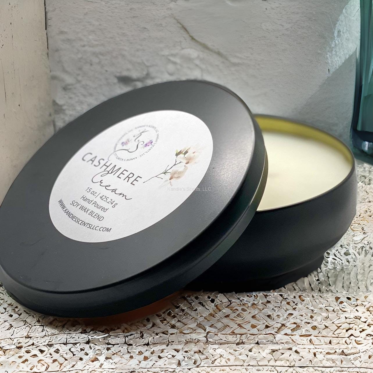 Hand-poured candle with cozy and elegant fragrance in matte tin
