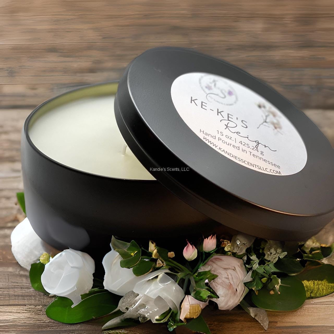 Soy blend travel tin candle with earthy floral fragrance