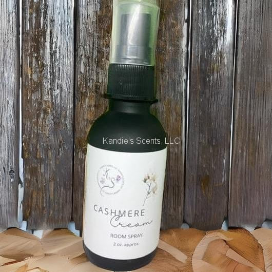 Softly scented home spray with warm musk and tonka bean