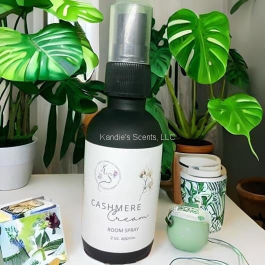 Softly scented home spray with warm musk and tonka bean