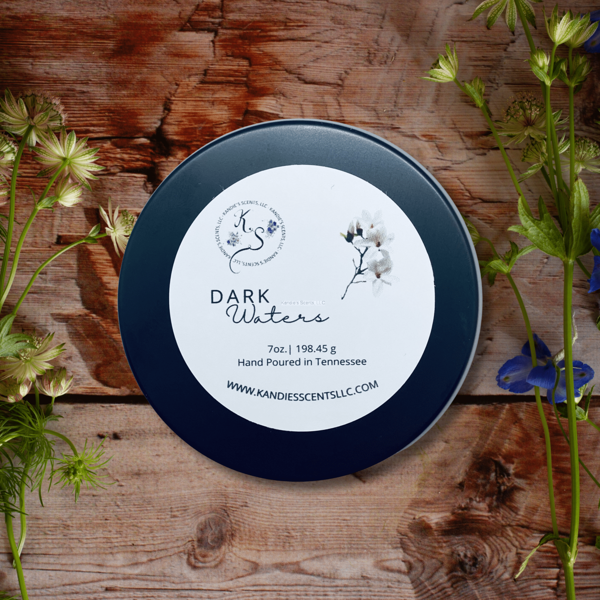 Soy wax blend candle in tin with dark musk and ozone