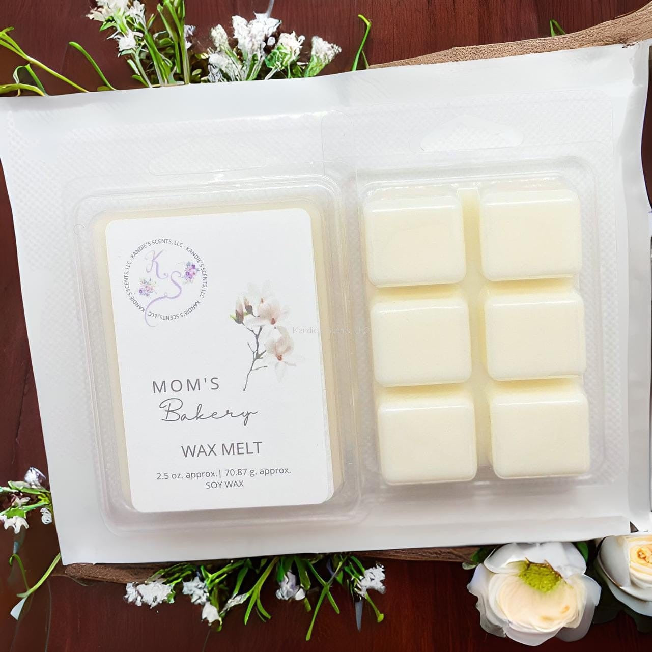 Mom’s Bakery wax melts with buttery dough and vanilla scent